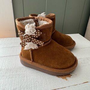 Ugg toddler boots size 5